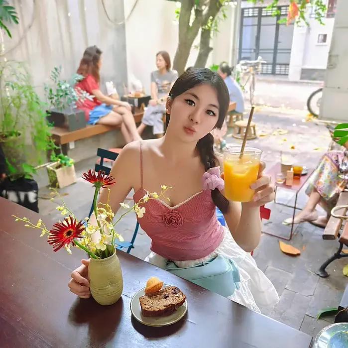 좋은 사람 만나면 사랑에 빠지고, 좋은 사람 만나지 못하면 세상을 보러 가세요 @kuanyr 인스타