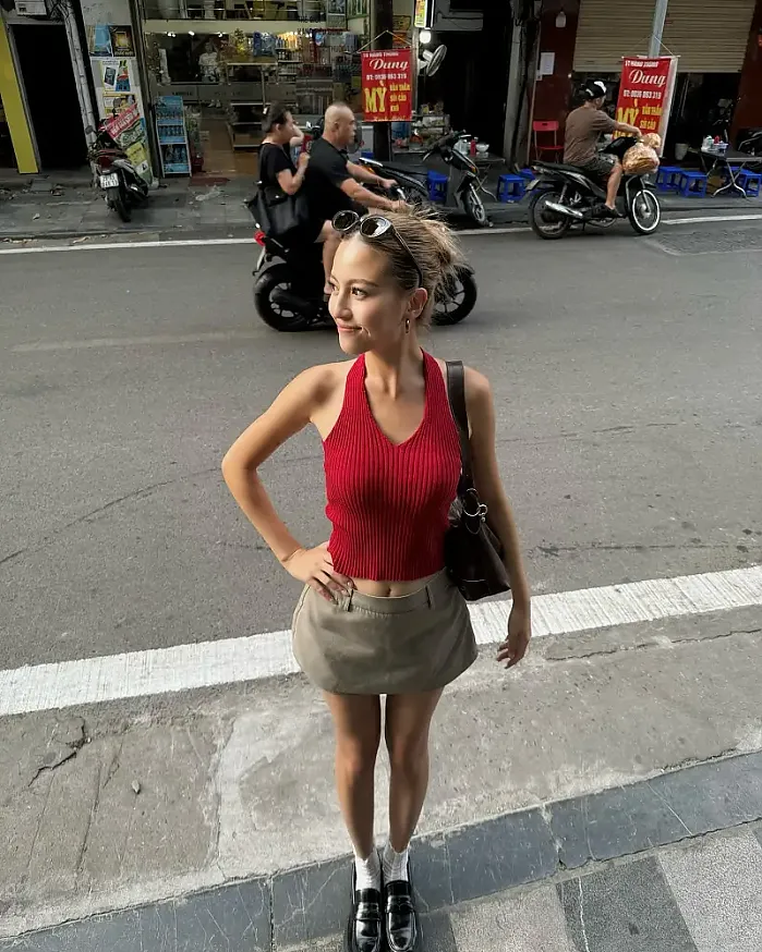 Just had the most dangerous coconut of my life lol @micnienie 인스타