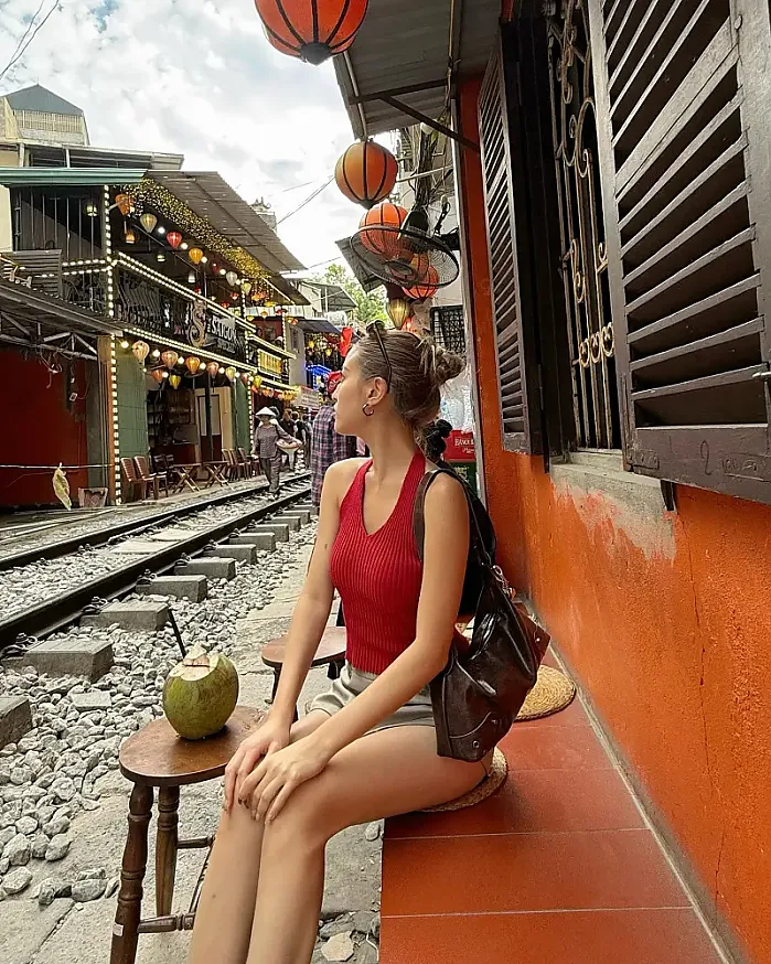 Just had the most dangerous coconut of my life lol @micnienie 인스타