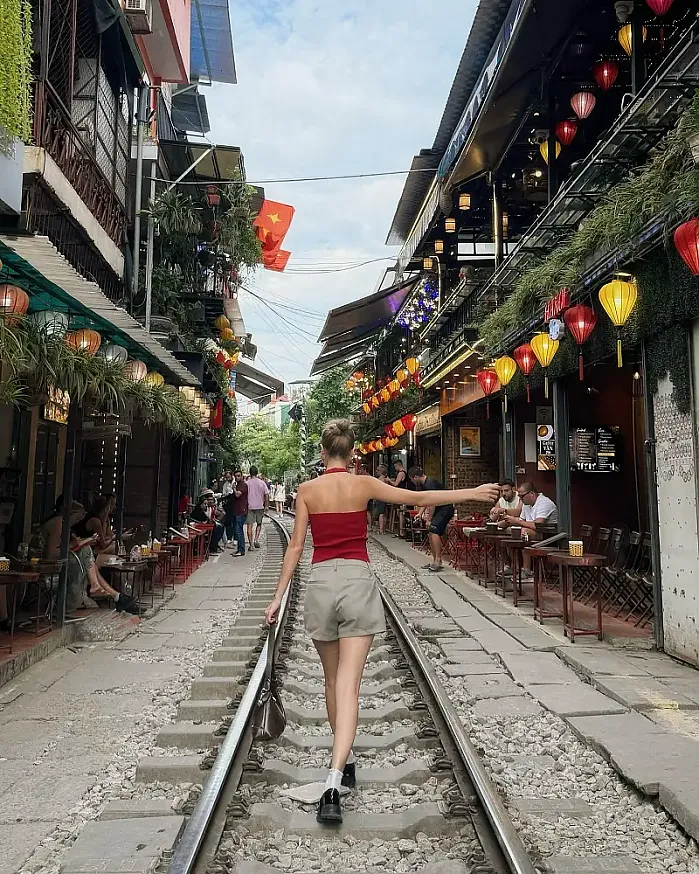 Just had the most dangerous coconut of my life lol @micnienie 인스타