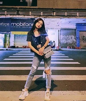 Dạo quanh khu chợ Đà Lạt rồi ghé vào một quán acoustic gần đó @tramemm 인스타