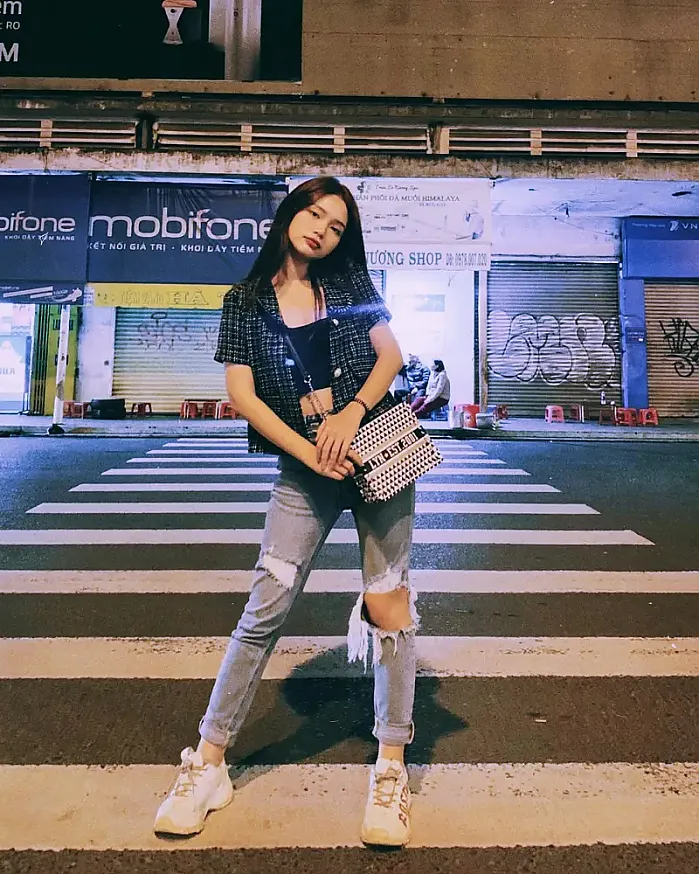 Dạo quanh khu chợ Đà Lạt rồi ghé vào một quán acoustic gần đó @tramemm 인스타