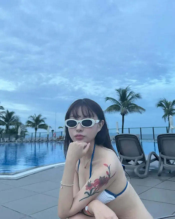 윙크 좀 늘었다 @momo2thn 인스타