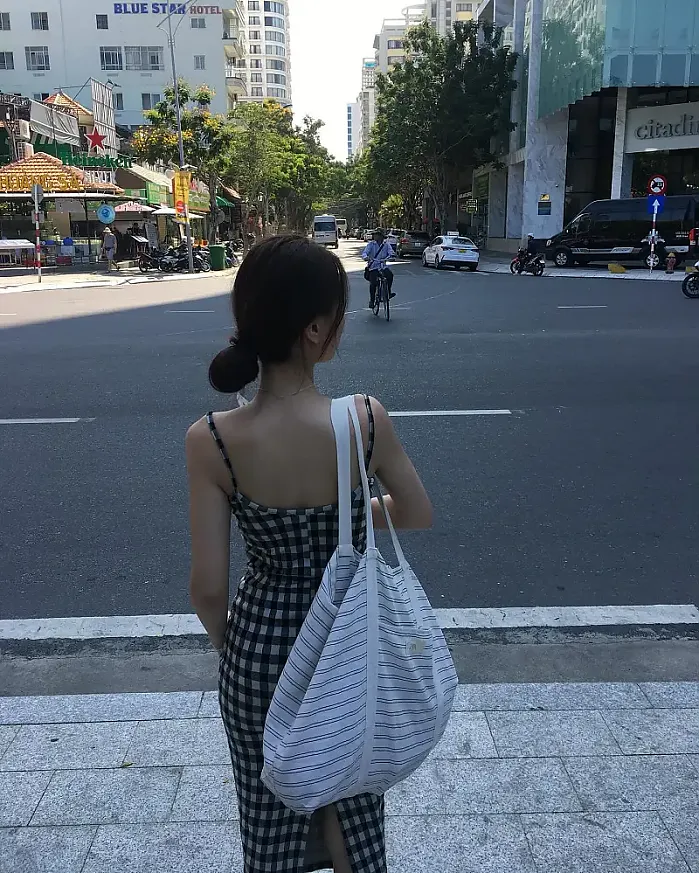 차분한 뒤태 @lyu.gy