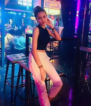 베트남 부이 비엔의 활기 넘치는 거리에서 춤을! @_kisu_kukadiya15