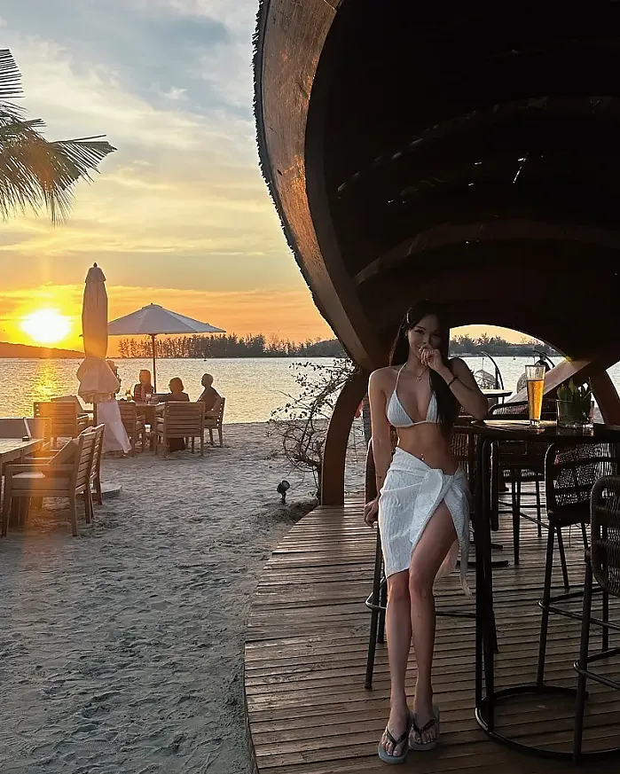 노을 지는 해변에서 맥주란 ...낭만폭격 @1_170c.m