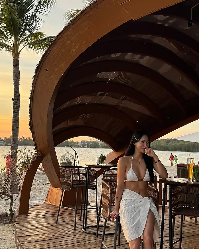 노을 지는 해변에서 맥주란 ...낭만폭격 @1_170c.m