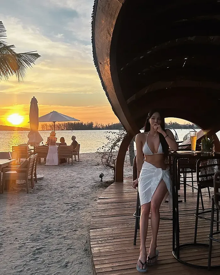 노을 지는 해변에서 맥주란 ...낭만폭격 @1_170c.m