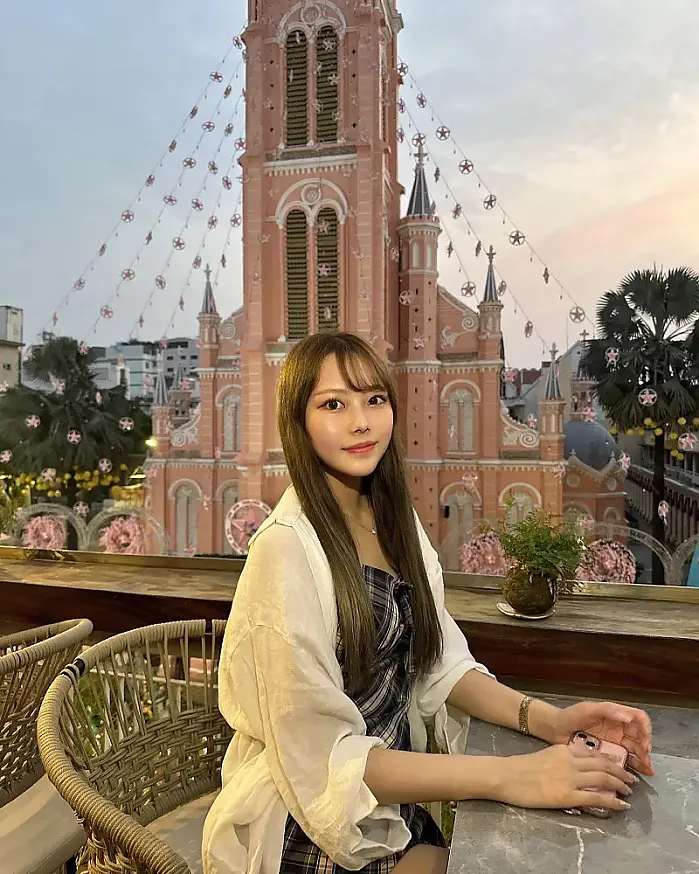 언니가 베트남에서 만났는데 풀메이크업 받아서 너무 행복해 @ay528