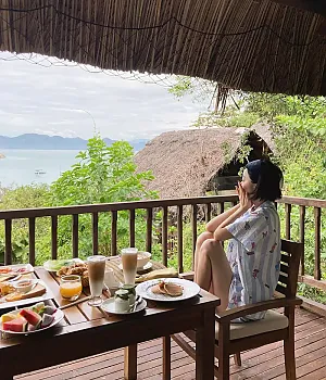 잠은 오고 조식은 먹어야겠고 @ssong.vely_