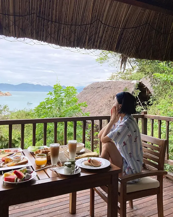 잠은 오고 조식은 먹어야겠고 @ssong.vely_