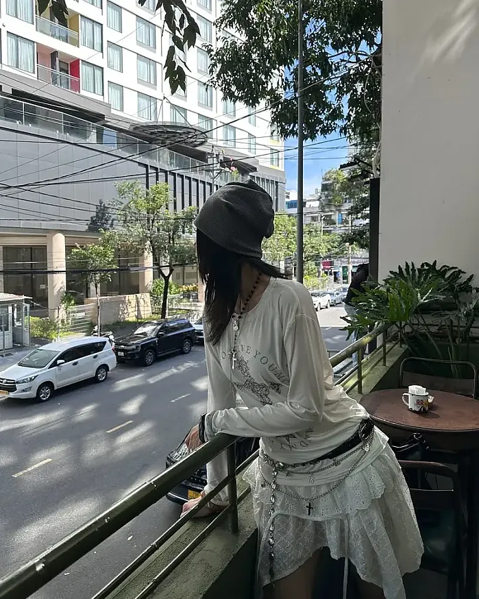 Hôm nay trông mình thật cool @deliah.daily