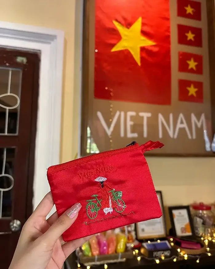 언니가 베트남에서 만났는데 풀메이크업 받아서 너무 행복해 @ay528_