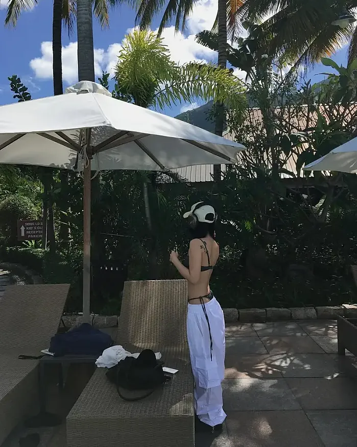 힙하게 수영복 입기 @h_moou