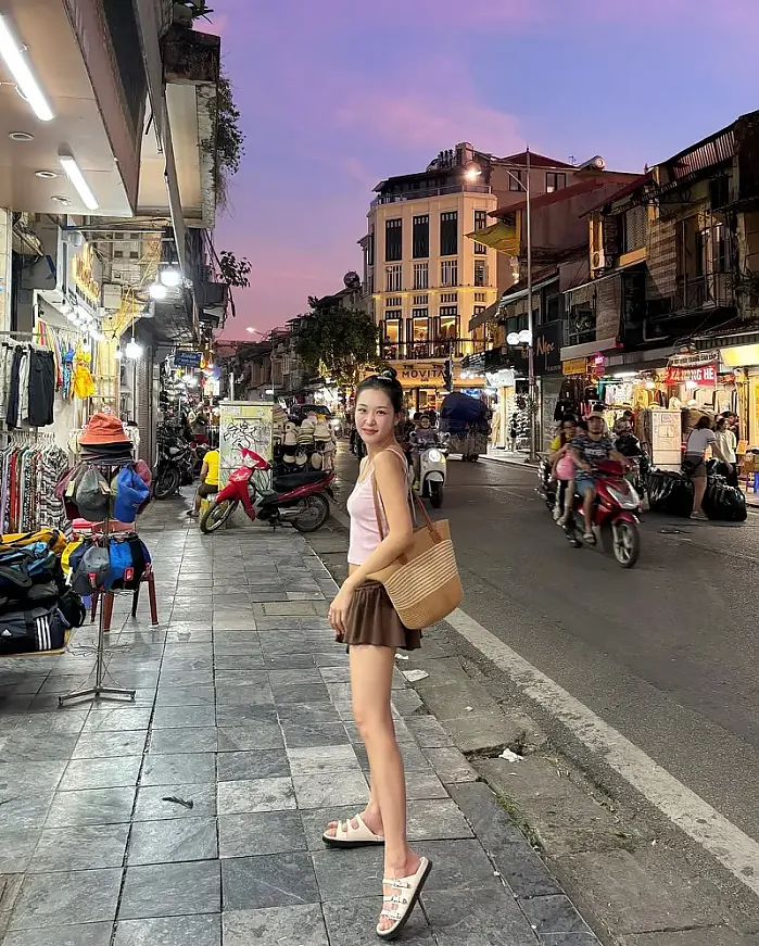 하노이에서 제일 예뻤던 순간 @yunaring__