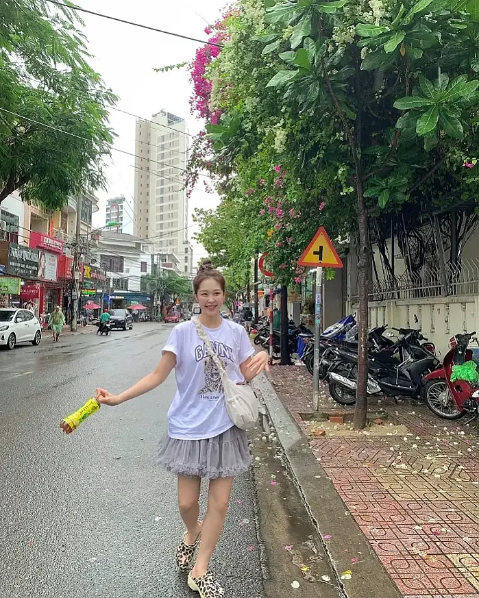 여행 가서 이정도로 비가 온 적이 없는데... instagram for yunaring__