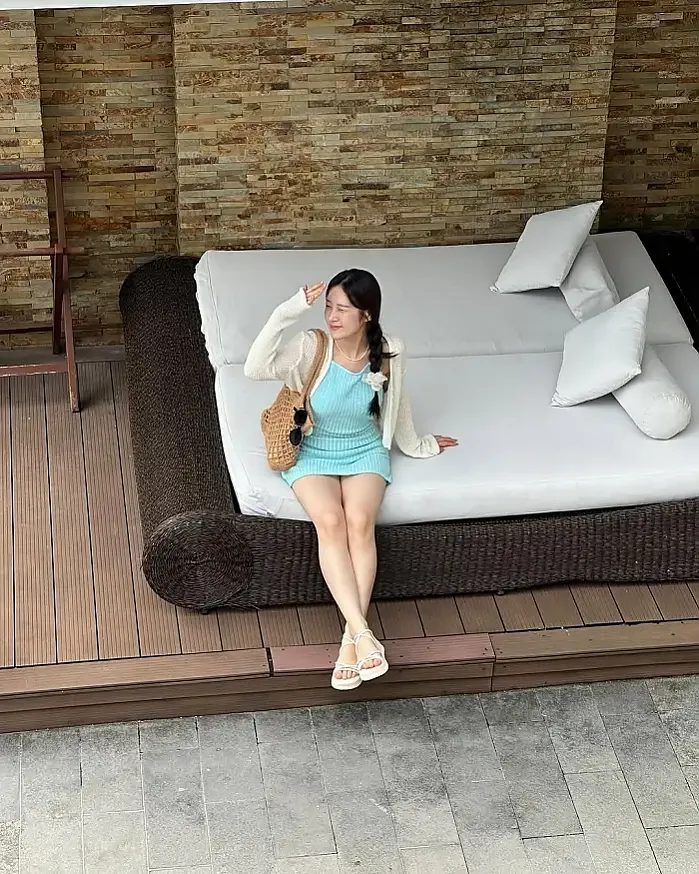 온통 파란색이야 instagram for junie.y_