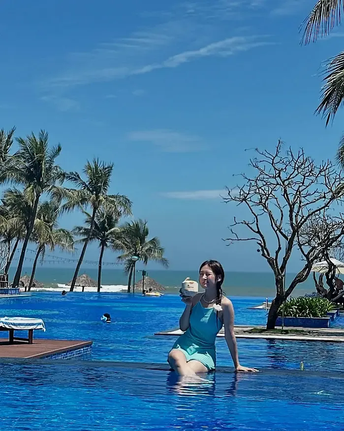 온통 파란색이야 instagram for junie.y_