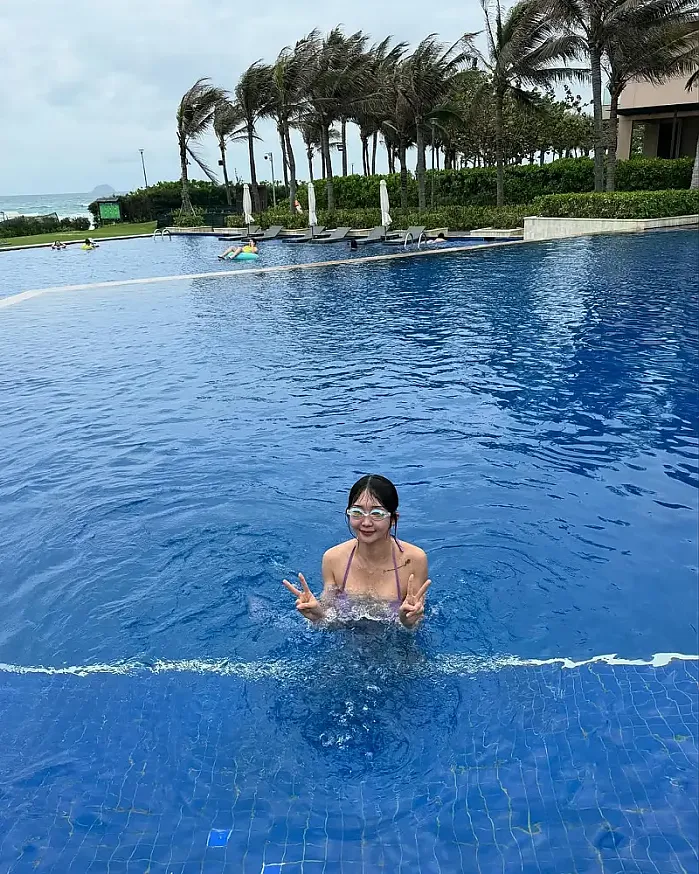 마지막날 아침 수영 못한게 한이댜 instagram for clara_lovelyga