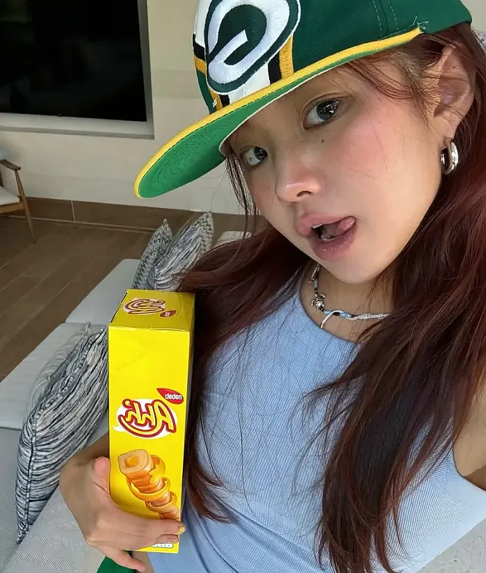 이 과자 맛있어 instagram for a.ssom