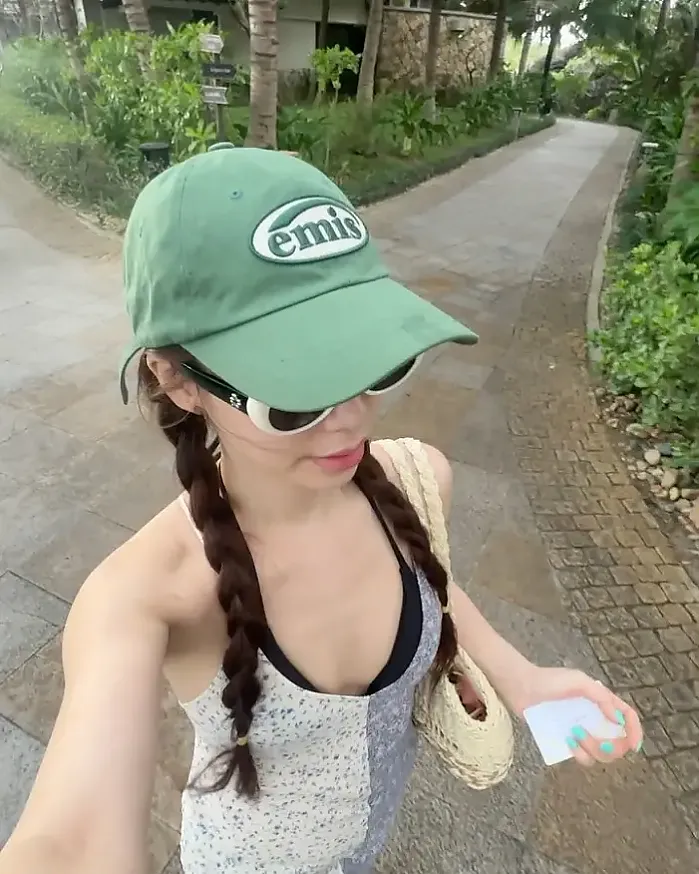 비키니에 꽃은 기본 instagram for the_2ppeum