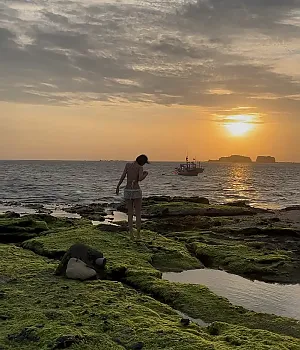 바다로 가는 것은 내가 아니라, 바다로 가는 나의 한 걸음을 지켜보는 것이다 instagram for quye.ndg_