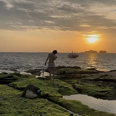 바다로 가는 것은 내가 아니라, 바다로 가는 나의 한 걸음을 지켜보는 것이다 instagram for quye.ndg_