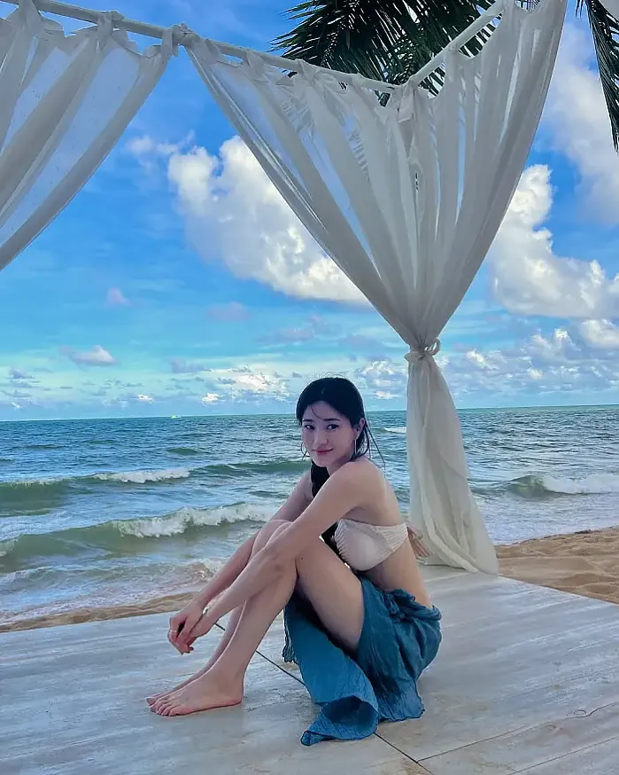 Blue and white instagram for www_mm_