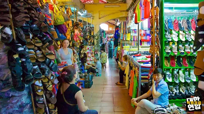 1군에 위치한 벤탄 시장 무조건 가보세요.