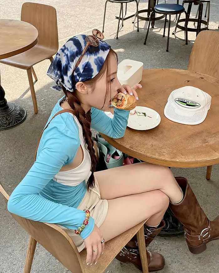 빵 먹으러 가는 길 on my way - đi ăn bánh mì