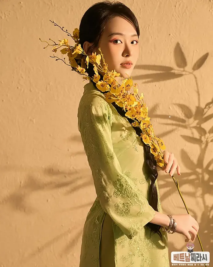 호찌민 시 1월 7일 Một chút nắng vàng ươm trong gió, một chút xuân về đó em ơi