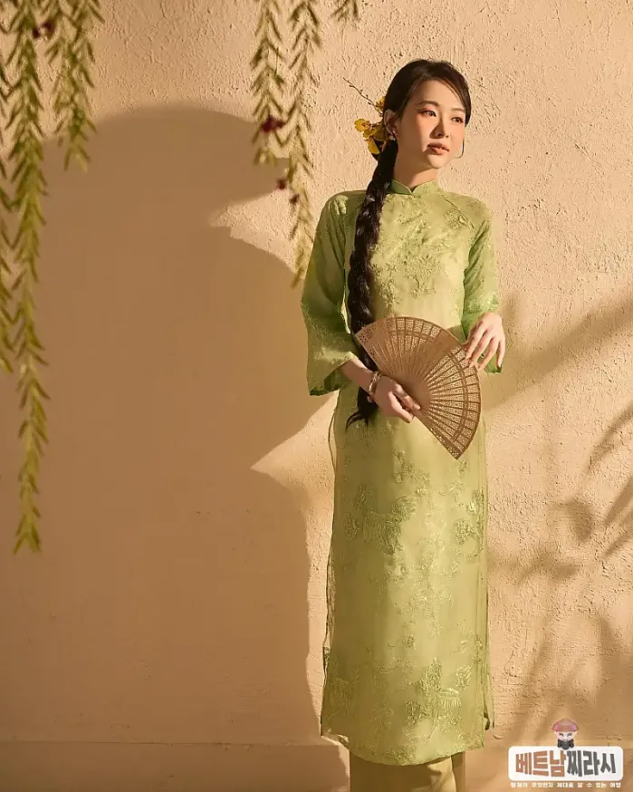 호찌민 시 1월 7일 Một chút nắng vàng ươm trong gió, một chút xuân về đó em ơi