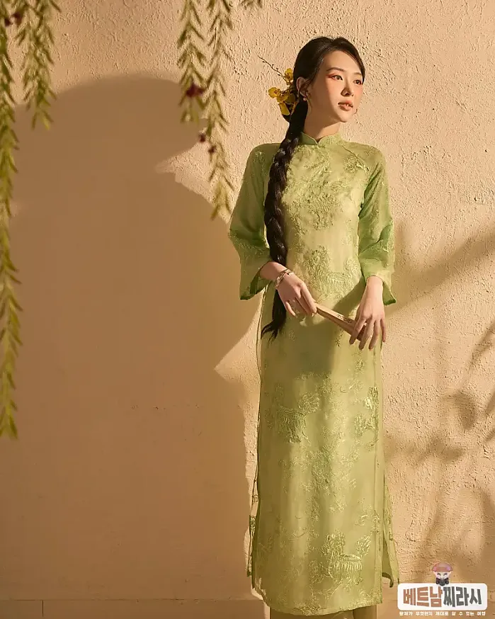 호찌민 시 1월 7일 Một chút nắng vàng ươm trong gió, một chút xuân về đó em ơi