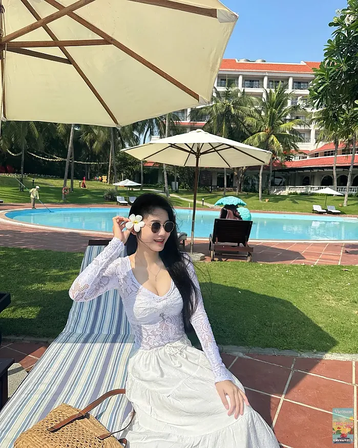 Vinpearl Nha Trang Bay Resort Villas 4월 30일 머리에 꽃 꽂았다